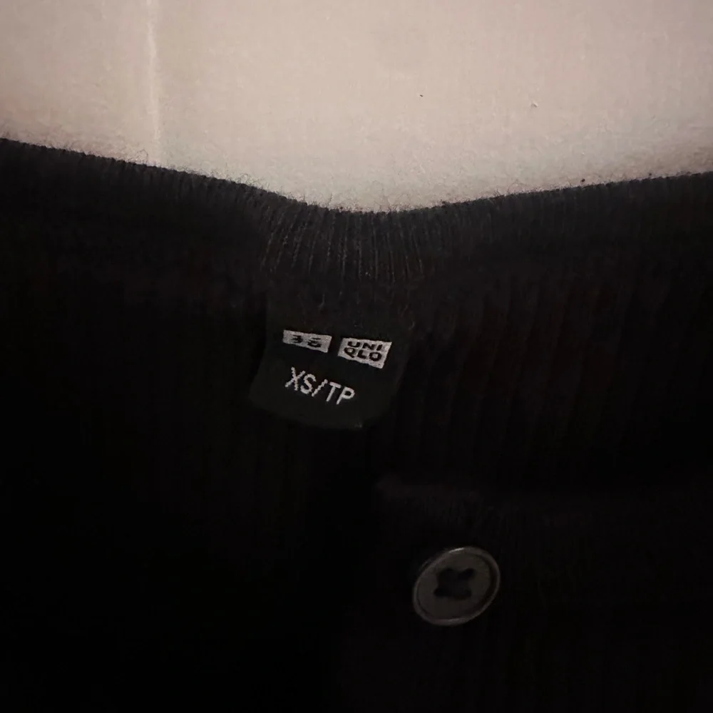 Black Ribbed Button-Up Tank Top - Picture 2 of 2